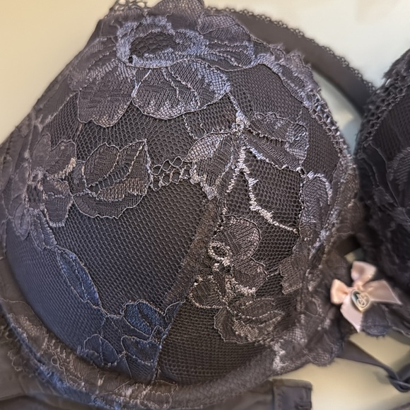 Victoria’s Secret Body by Victoria push-up bra. - Picture 5 of 5